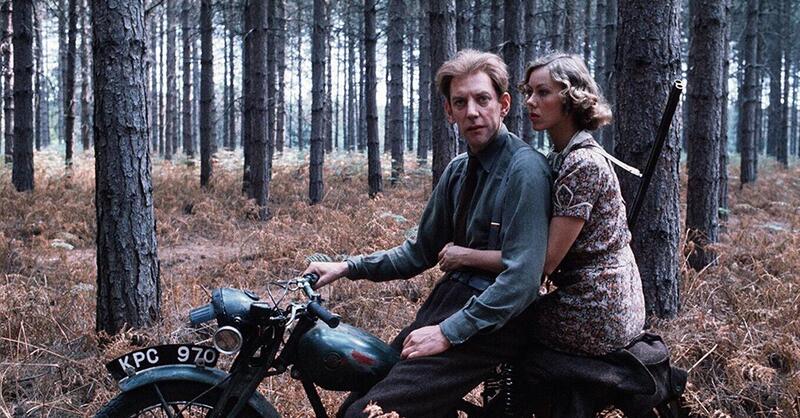 Addio a Donald Sutherland. Il premio Oscar aveva 88 anni. Lo ricordiamo cos&igrave;, in moto, una delle sue grandi passioni