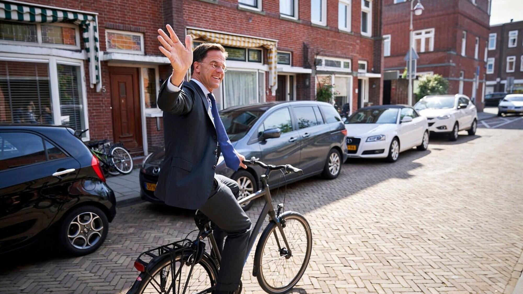 Mark Rutte in bicicletta