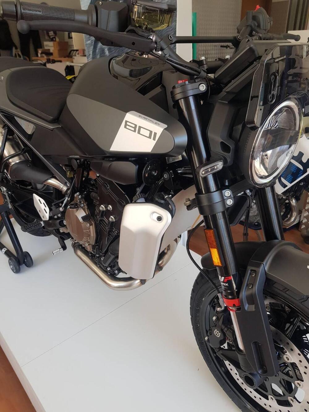 Husqvarna Svartpilen 801 (2024 - 25) (3)