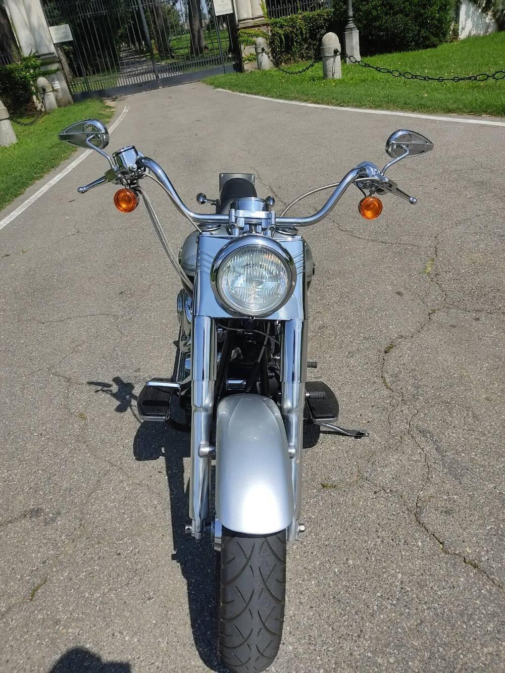 Harley-Davidson Fat Boy anniversario 100 anni bi-color argento e nero (4)