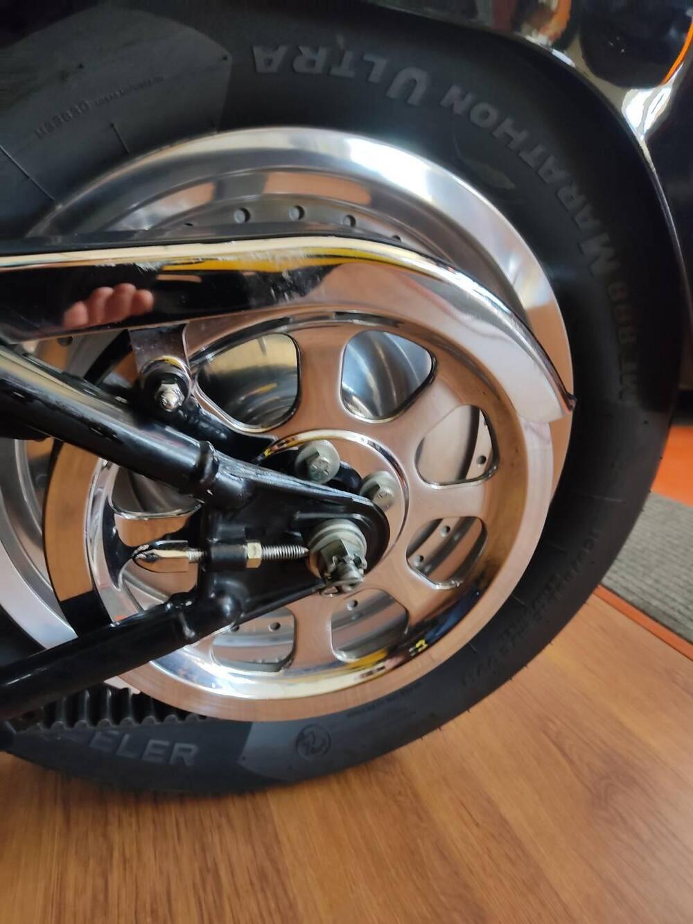 Harley-Davidson Fat Boy anniversario 100 anni bi-color argento e nero (11)