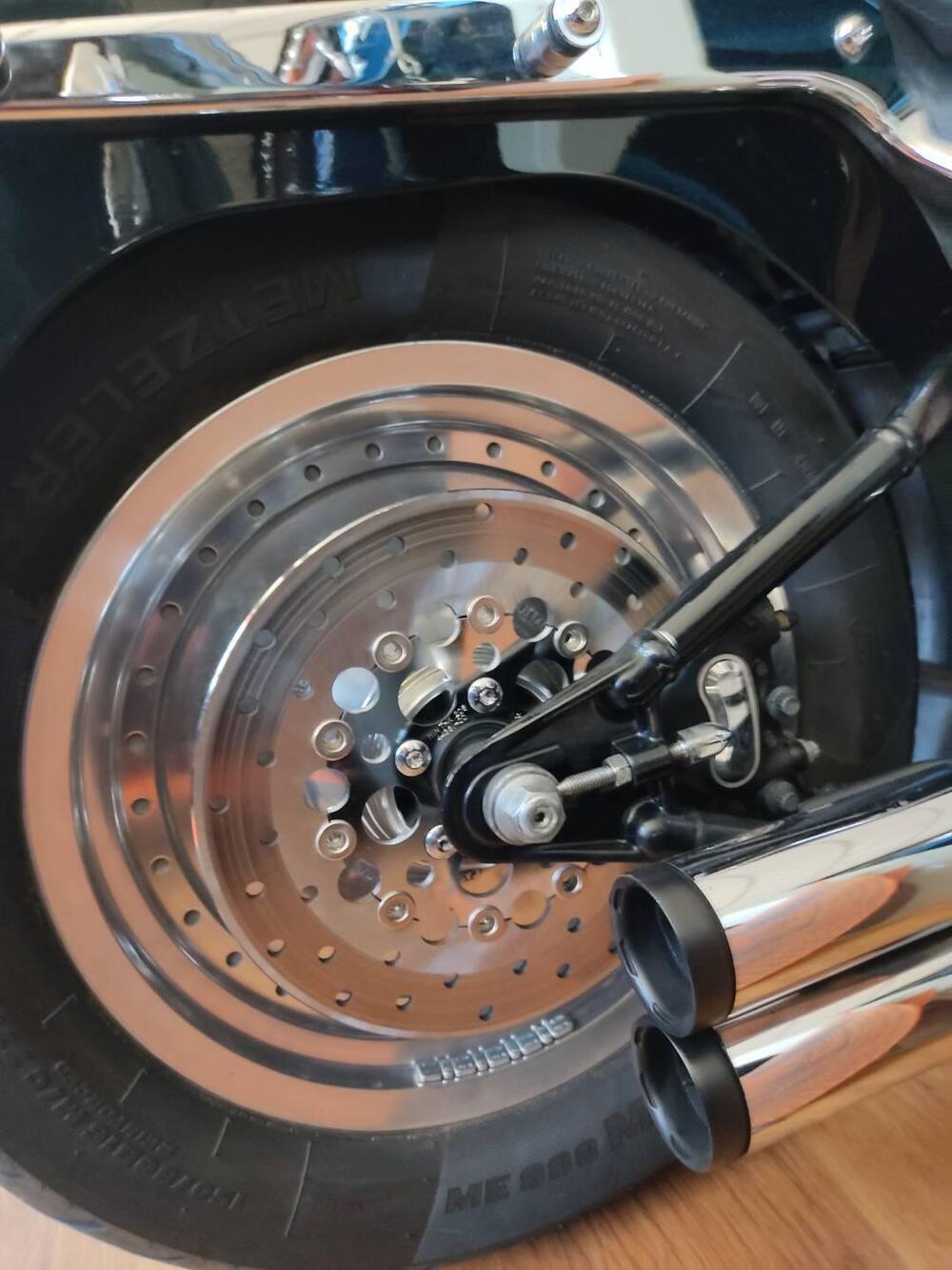 Harley-Davidson Fat Boy anniversario 100 anni bi-color argento e nero (12)