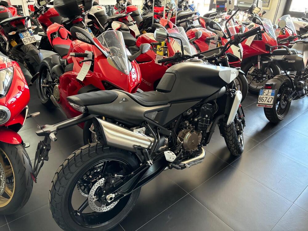 Husqvarna Svartpilen 801 (2024 - 25) (5)