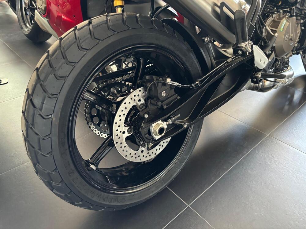 Husqvarna Svartpilen 801 (2024 - 25) (6)