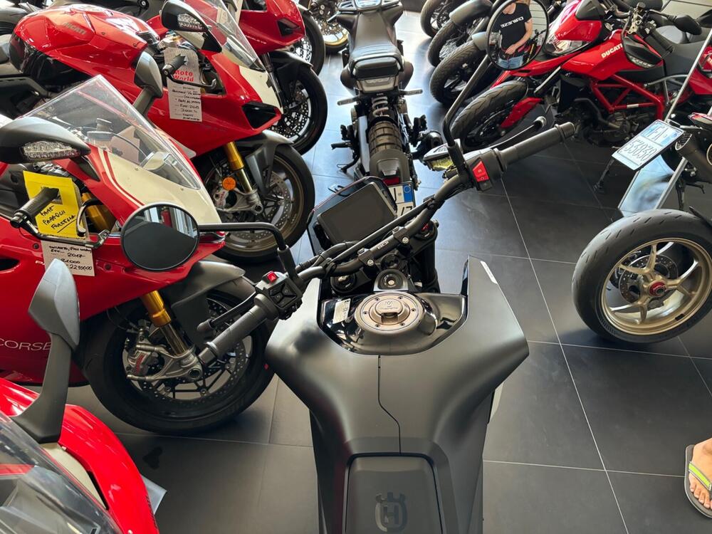 Husqvarna Svartpilen 801 (2024 - 25) (7)