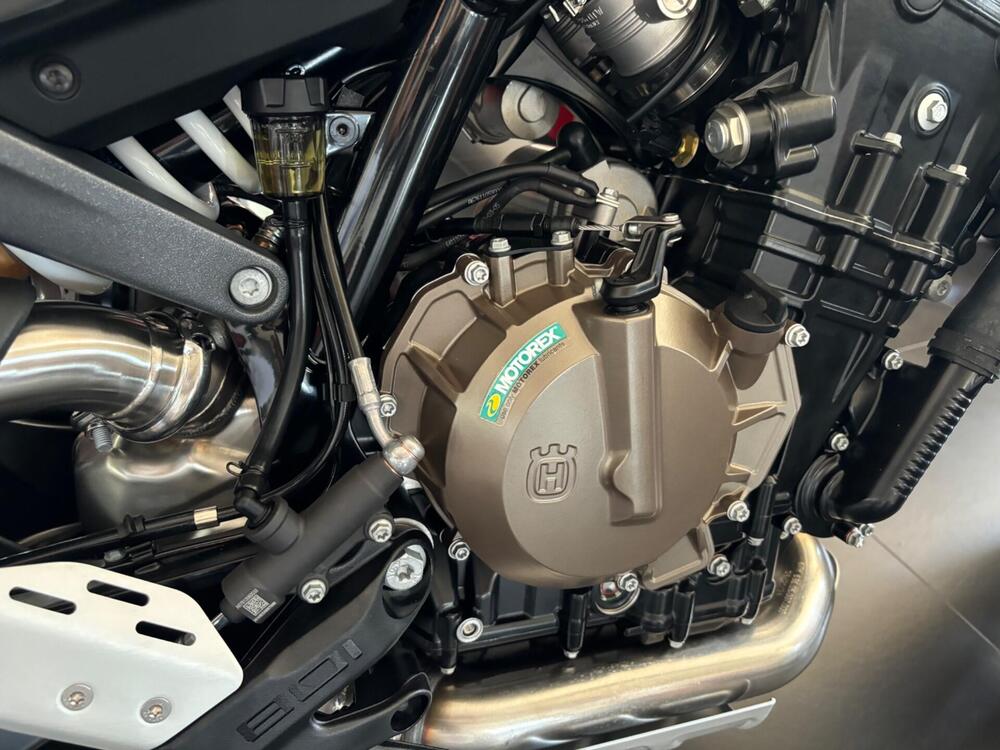 Husqvarna Svartpilen 801 (2024 - 25) (9)