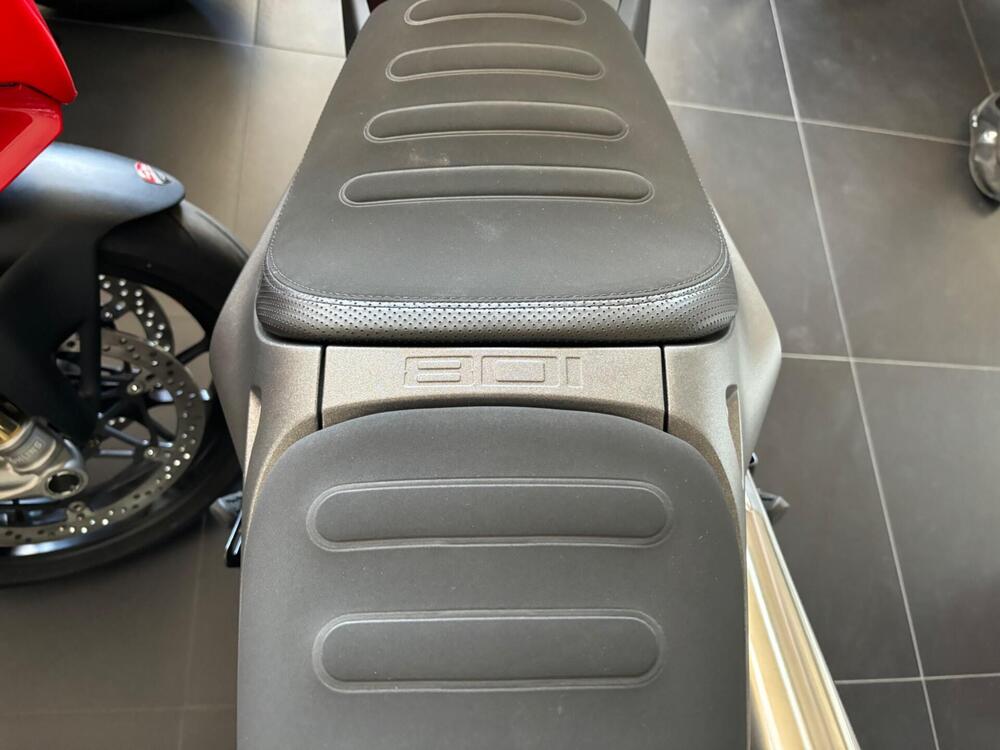 Husqvarna Svartpilen 801 (2024 - 25) (10)