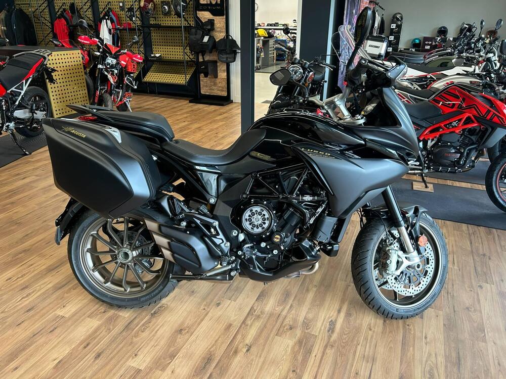 MV Agusta Turismo Veloce 800 Lusso SCS (2021 - 25) (2)