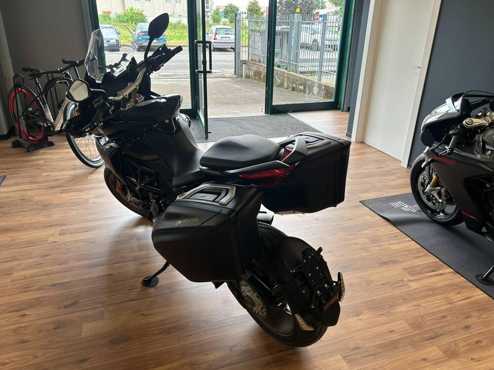 MV Agusta Turismo Veloce 800 Lusso SCS (2021 - 25) (16)