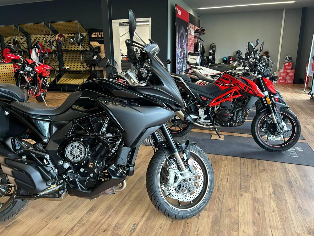 MV Agusta Turismo Veloce 800 Lusso SCS (2021 - 25) (18)