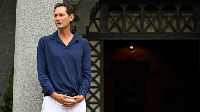 Ma Dove Vive Davvero John Elkann E Cosa Centra Con La Guerra Per L