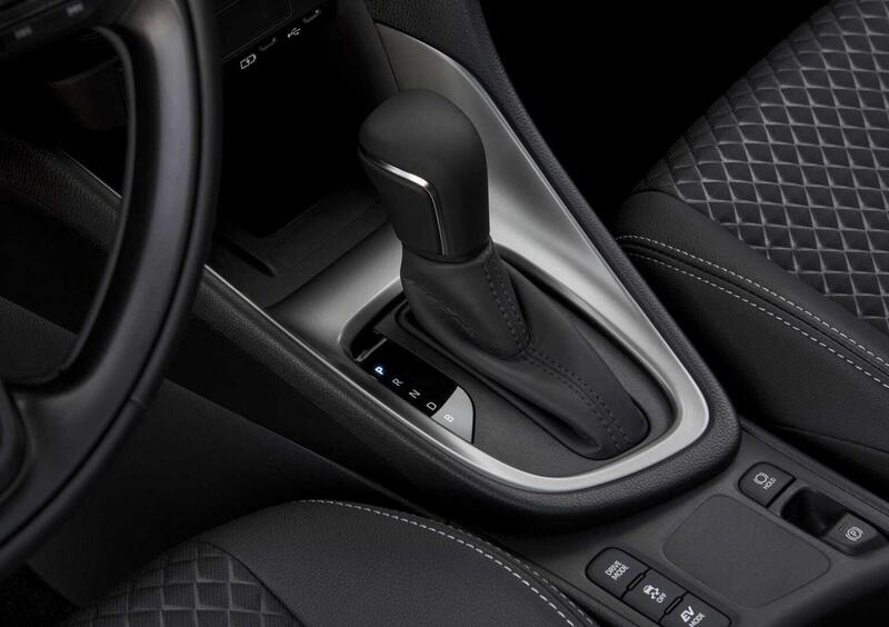 Mazda Mazda2 Hybrid (2023-->>) (17)