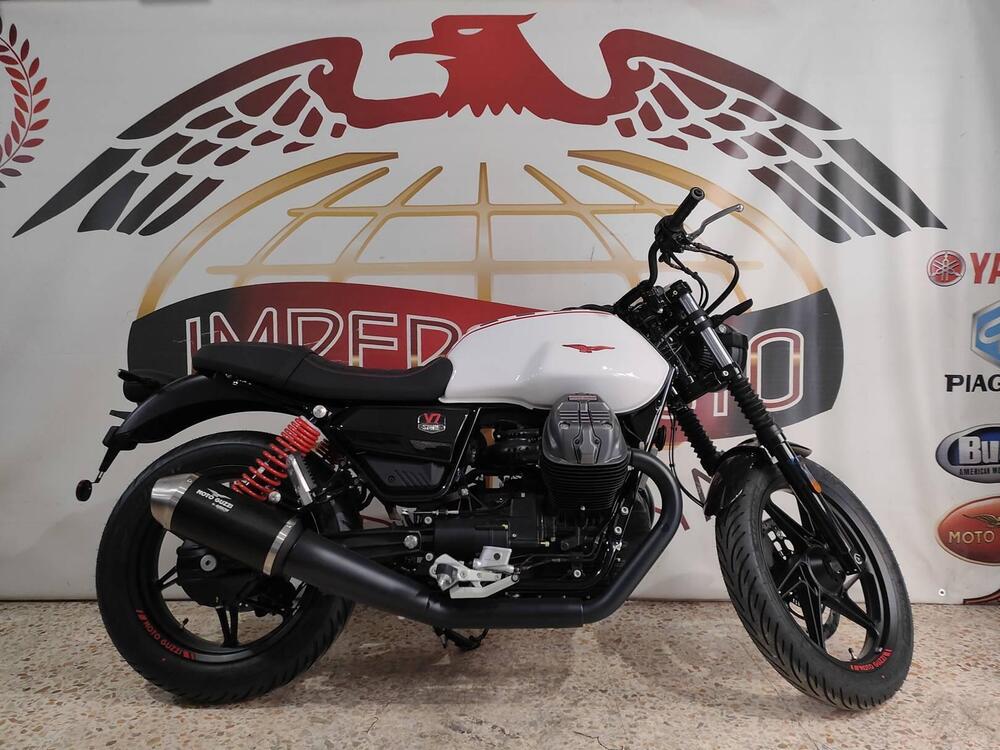 Moto Guzzi V7 Stone Ten (2024 - 25) (3)