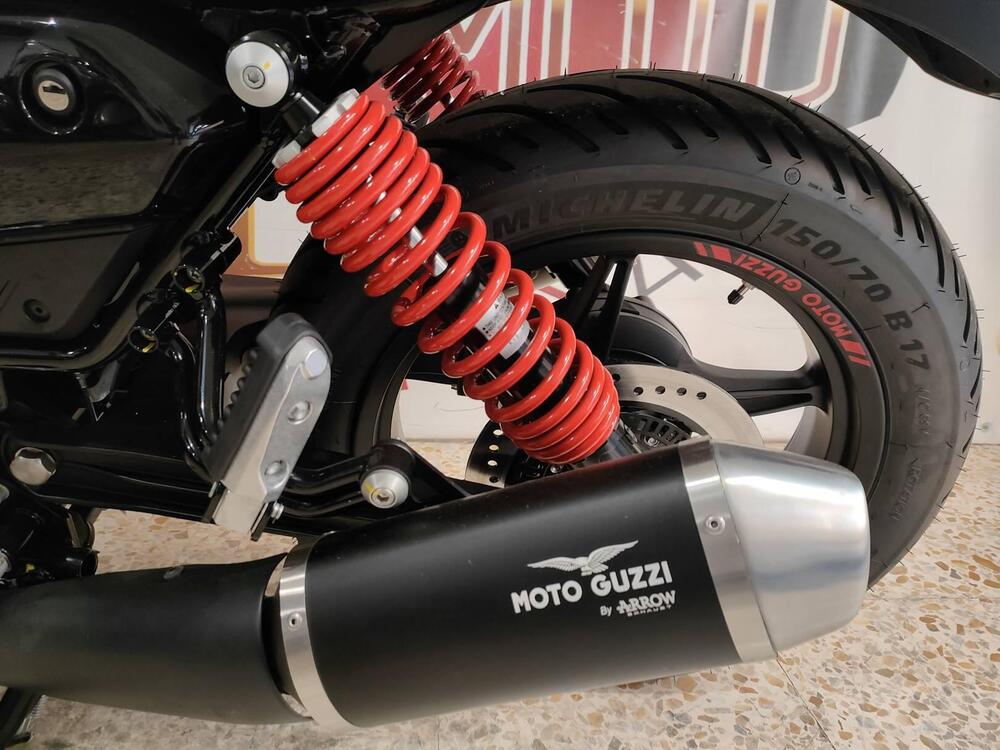 Moto Guzzi V7 Stone Ten (2024 - 25) (8)