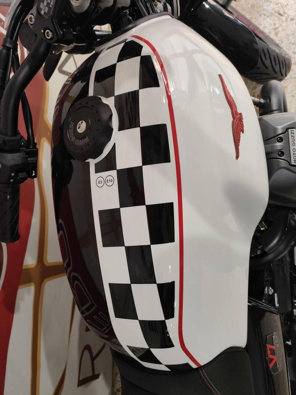 Moto Guzzi V7 Stone Ten (2024 - 25) (12)