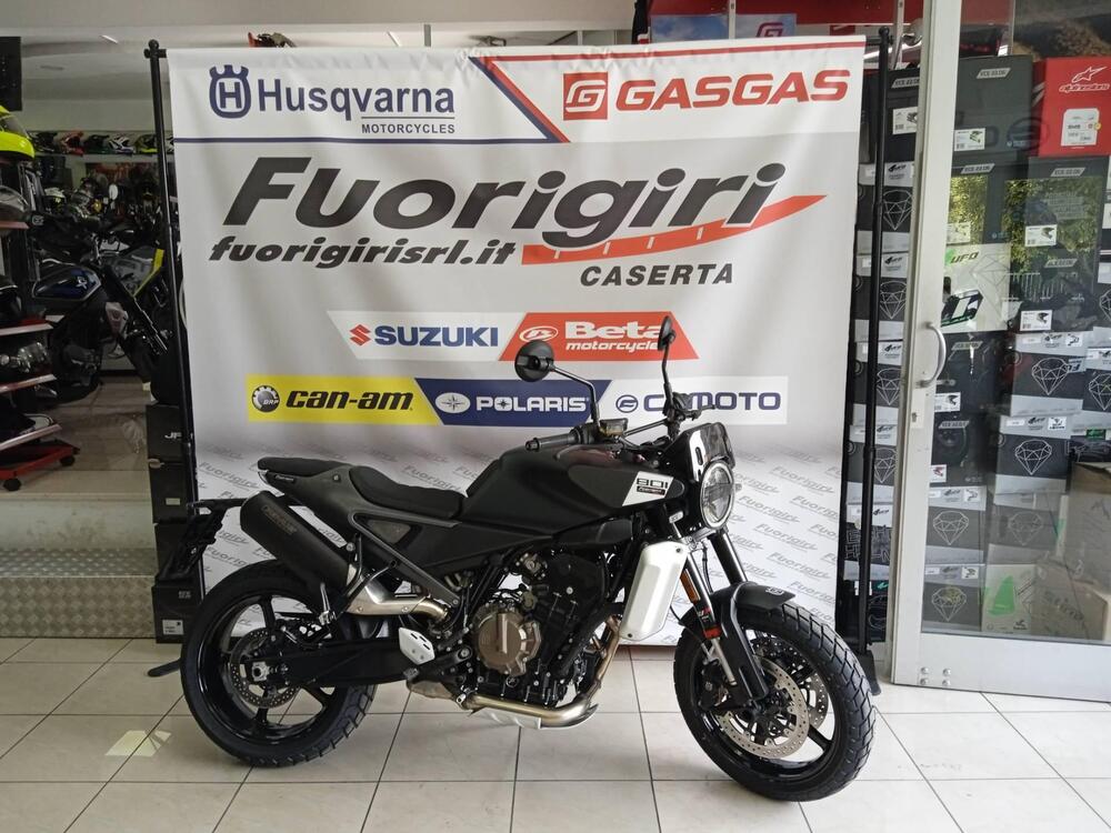 Husqvarna Svartpilen 801 (2024 - 25)