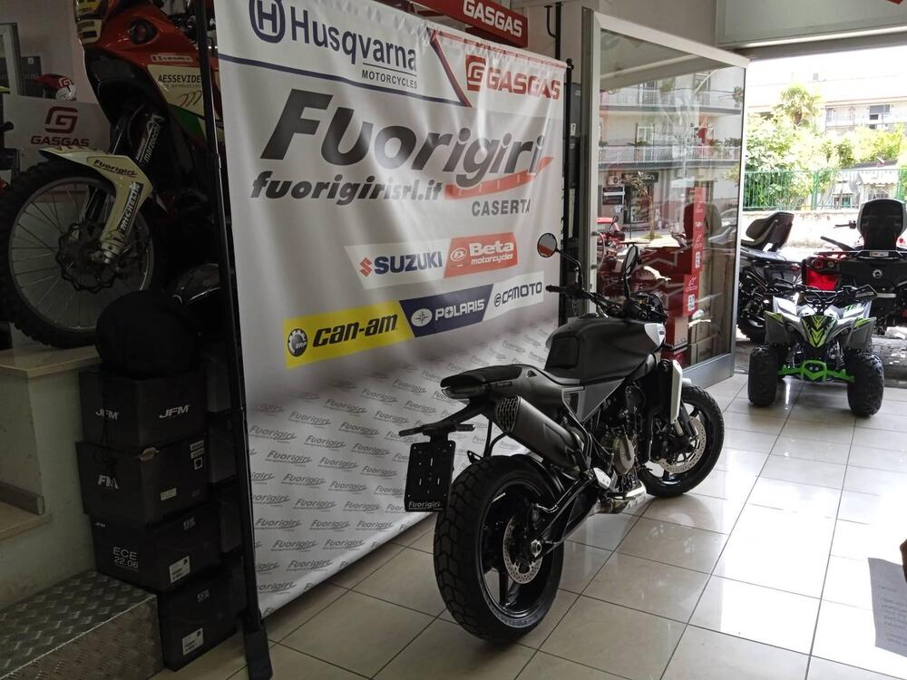 Husqvarna Svartpilen 801 (2024 - 25) (3)