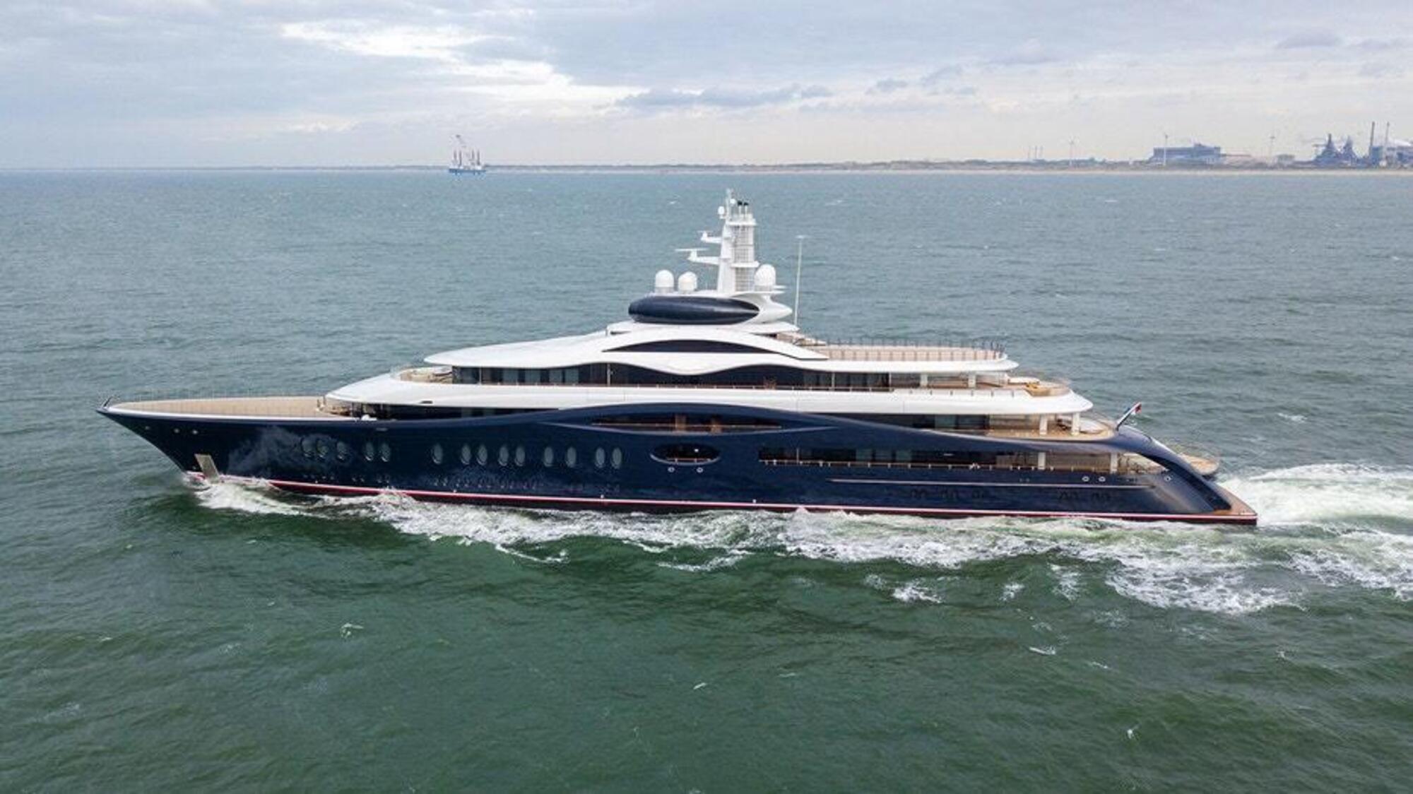 Lo yacht da 300 milioni di dollari di Mark Zuckerberg