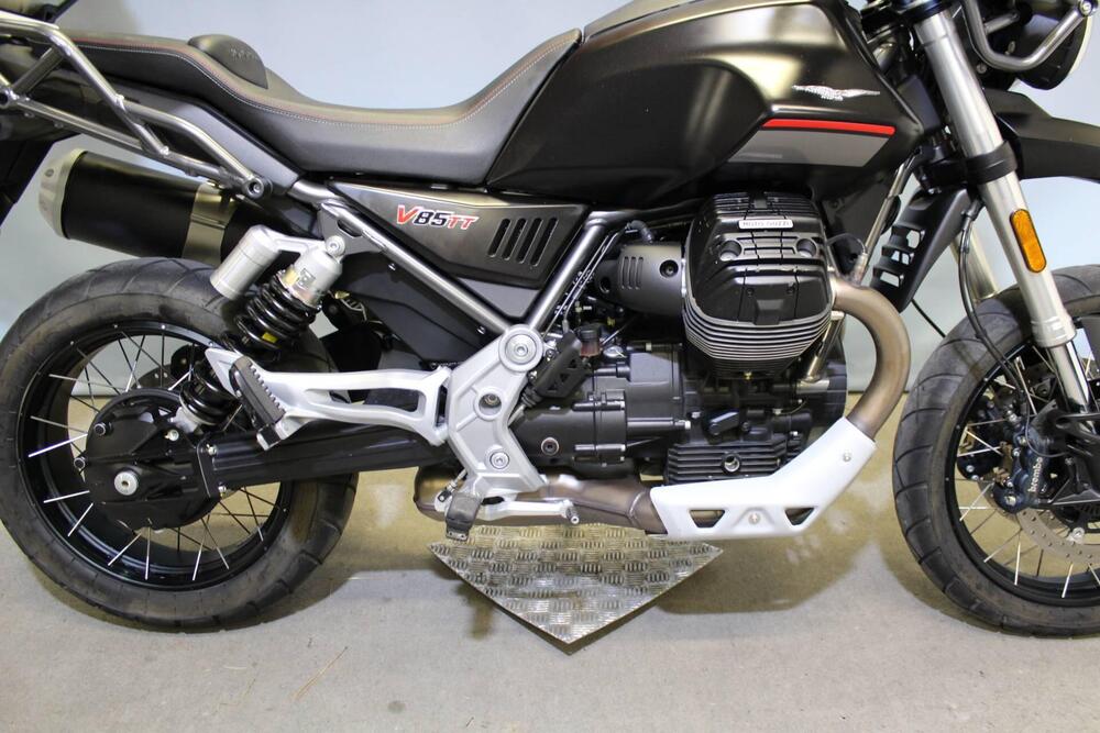 Moto Guzzi V85 TT (2021 - 23) (6)