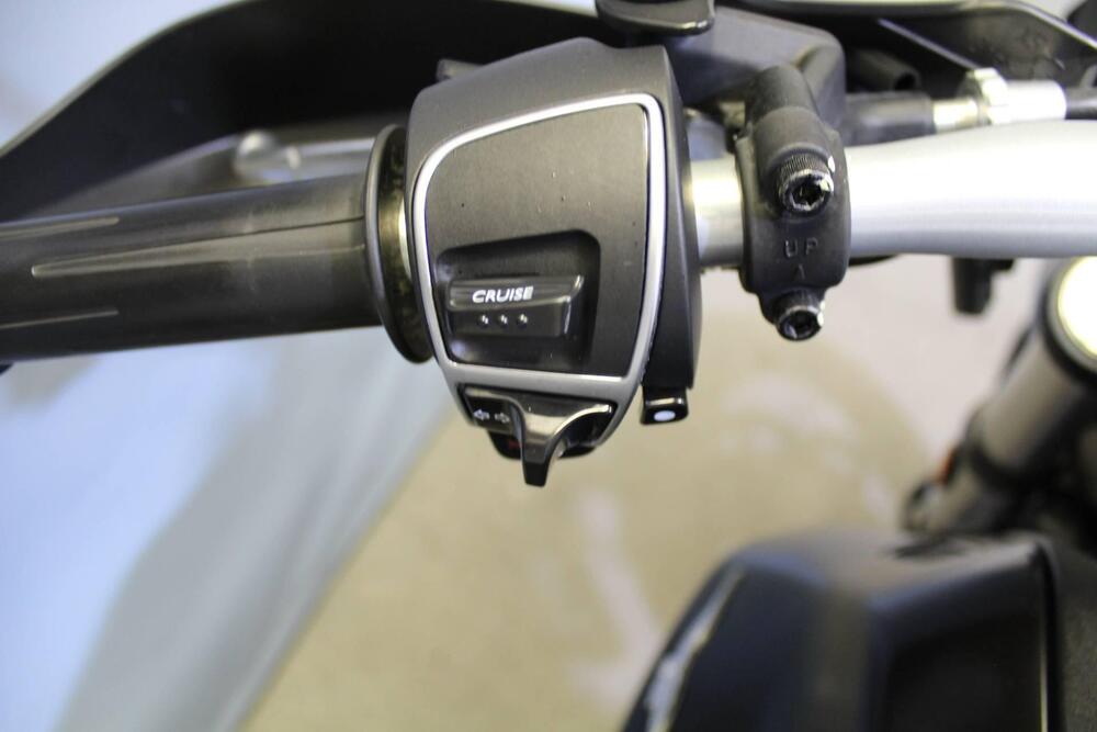 Moto Guzzi V85 TT (2021 - 23) (8)