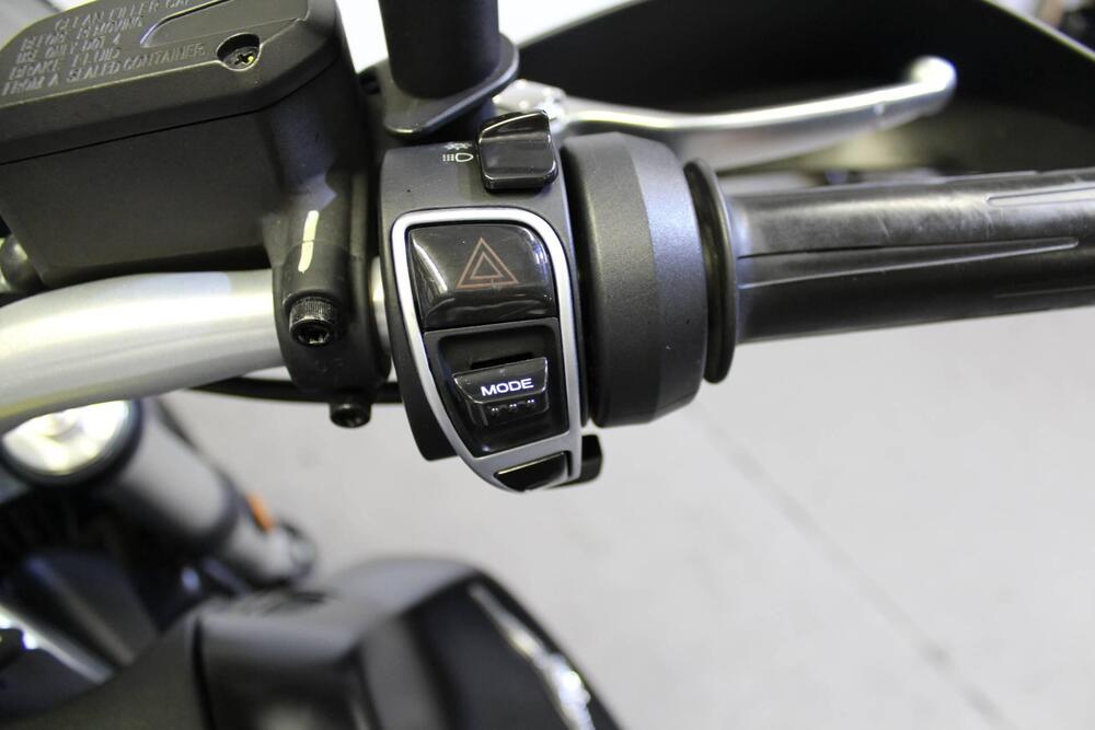 Moto Guzzi V85 TT (2021 - 23) (9)