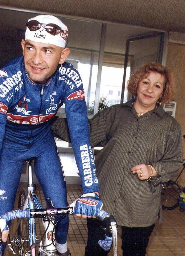 Davvero Marco Pantani &egrave; stato ucciso? Parla la madre del ciclista, Tonina, dopo vent&rsquo;anni dalla sua morte e rivela dei farmaci che avrebbero somministrato al figlio...