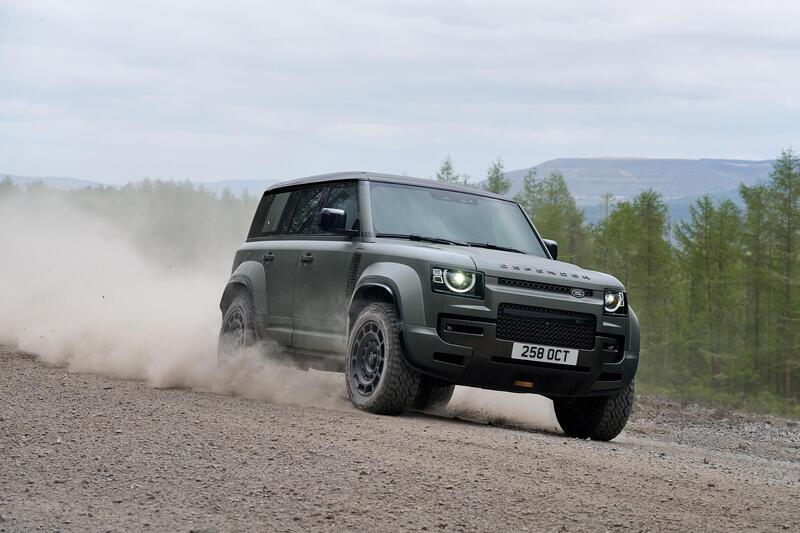 Land Rover Defender Octa: parafanghi allargati