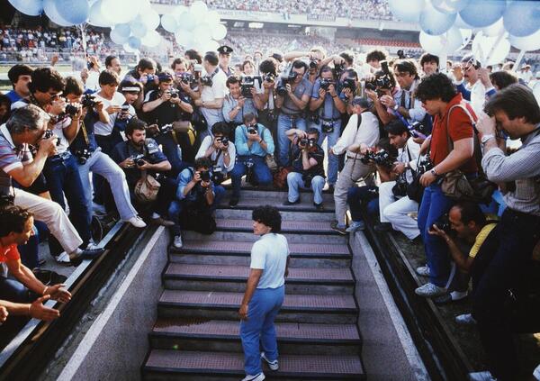 40 anni fa Diego Armando Maradona arriv&ograve; in Italia: il giorno che ha cambiato il calcio italiano raccontato dall&#039;amico Marino Bartoletti 