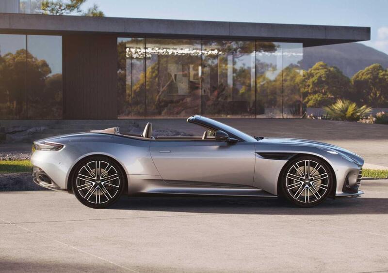 Aston Martin DB12 Volante (5)