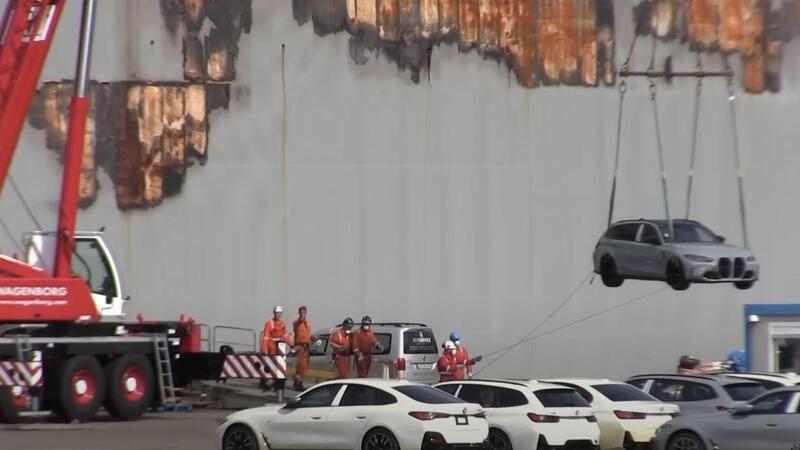 La nave che bruci&ograve; in Olanda &egrave; carica di auto intatte, ma BMW non vuole vederle mai pi&ugrave;