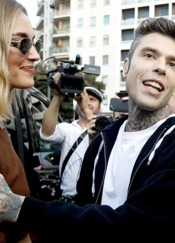 &ldquo;Sentitevi liberi&rdquo;: Fedez a cena con Taylor Mega per rispondere alla Ferragni (nuova amica di Tony Effe)? E Chiara rilancia con le prime foto insieme ad Andrea Bisciotti a Forte dei Marmi