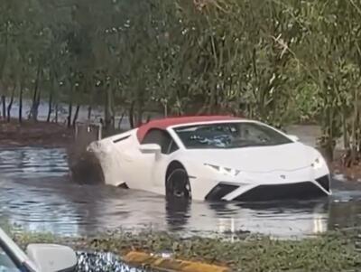 Lamborghini Huracan salvata per un pelo... dall'uragano [VIDEO]