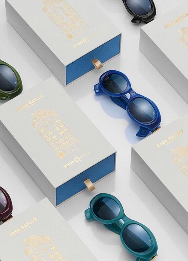 Casa Batll&ograve; insieme al brand eyewear Etnia Barcelona per una capsule in edizione limitata: occhiali da sole tra Modernismo, architettura e moda