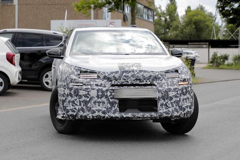 Citroen C4 2025: ecco il facelift con le nuove foto spia 