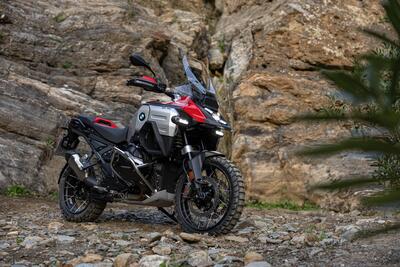 Eccola! Nuova BMW R 1300 GS Adventure: prezzo e caratteristiche tecniche [VIDEO e GALLERY]