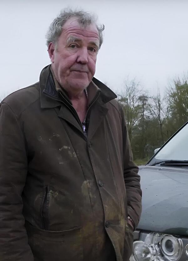 Jeremy Clarkson: &ldquo;Vi spiego perch&eacute; gli ecologisti inquinano pi&ugrave; delle Range Rover&rdquo;. E sulla mucca Peugeot, le elezioni e i mali del mondo...