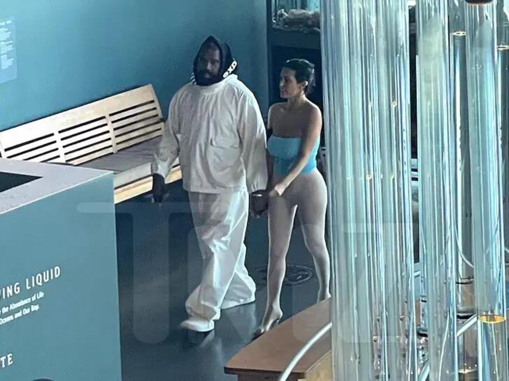 Kanye West e Bianca Censori all&rsquo;Exploratorium di San Francisco