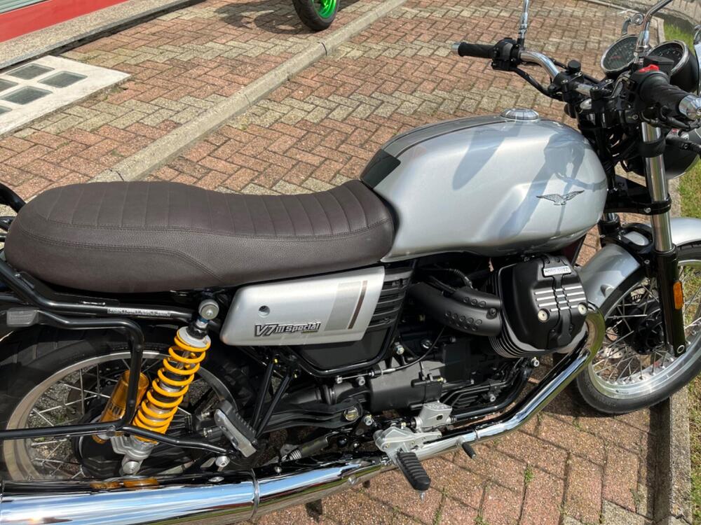 Moto Guzzi V7 III Special (2017 - 20) (15)