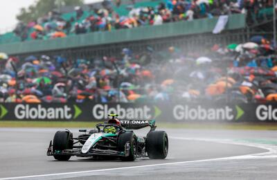 F1. Lewis Hamilton vince il Gran Premio di Gran Bretagna 2024! Battuti Verstappen e Norris. Ritiro per Russell