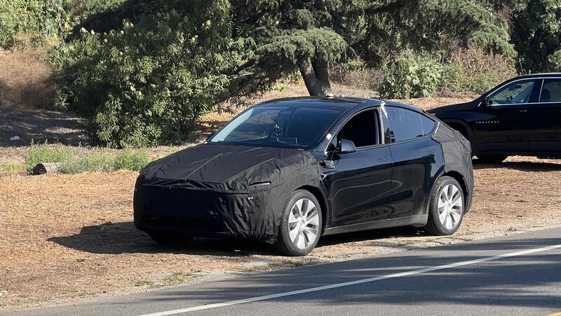 Tesla Model Y Juniper: la prima foto durante i test