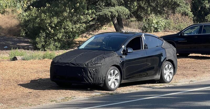 Tesla Model Y Juniper: la prima foto durante i test