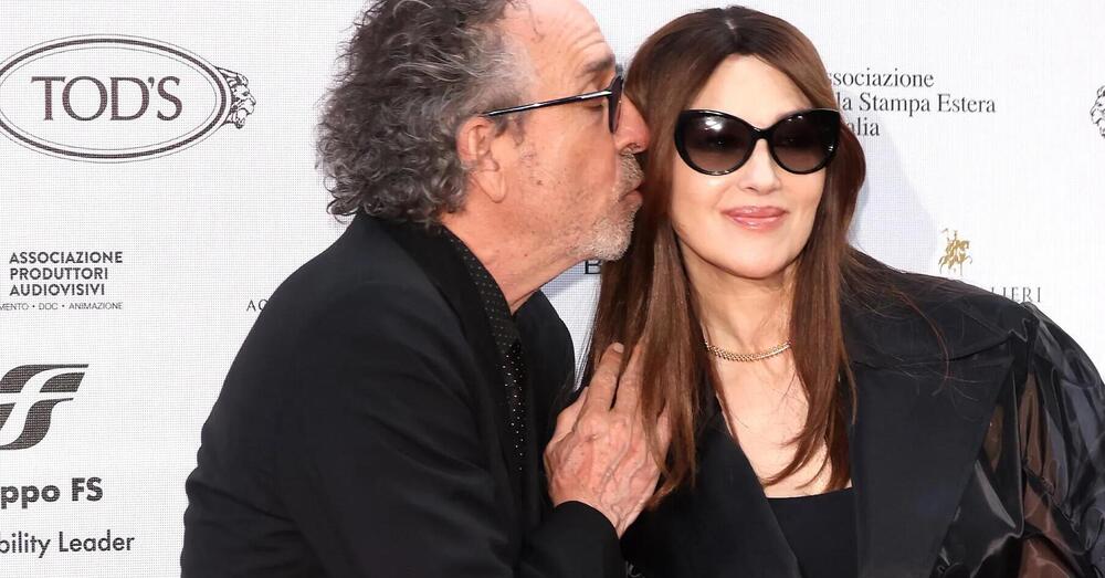 Ci siamo imbucati al Globo D&rsquo;oro, tra Sting che punta il buffet e Vicario che osa cantare, Monica Bellucci che annuncia un film con Tim Burton (ma dai?) e&hellip;  