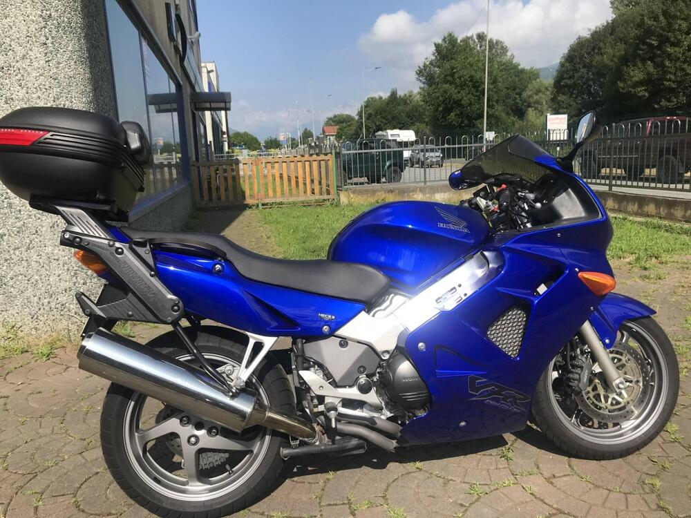 Honda VFR 800 (1998 - 01) (3)