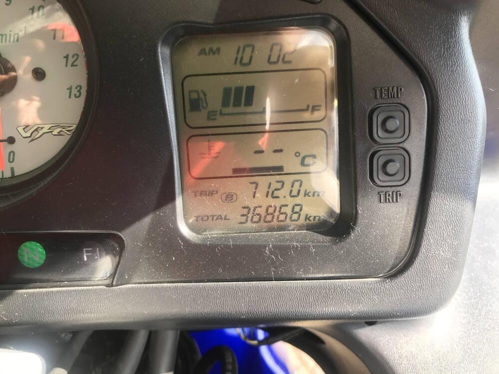 Honda VFR 800 (1998 - 01) (4)