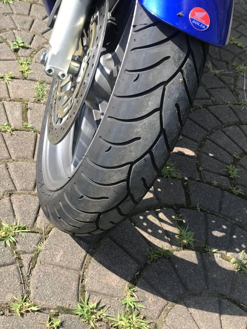 Honda VFR 800 (1998 - 01) (6)