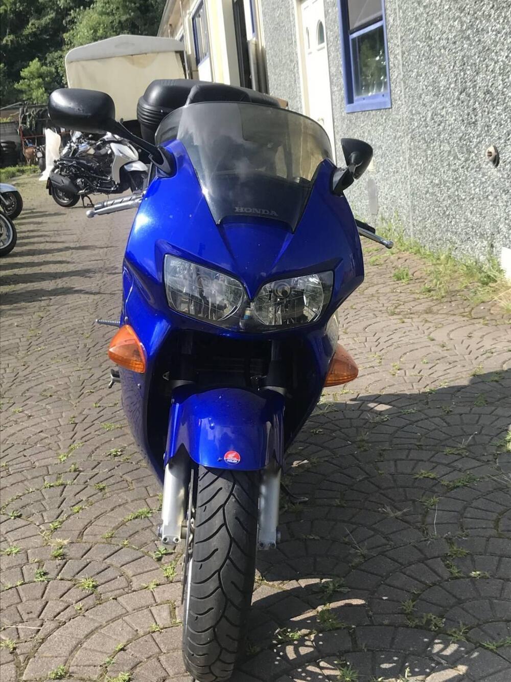 Honda VFR 800 (1998 - 01) (7)