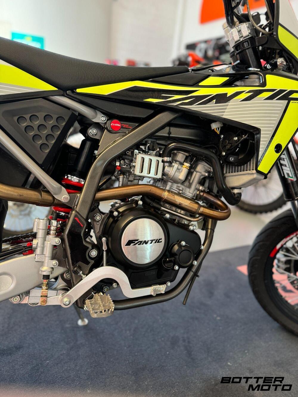 Fantic Motor Motard 125 Performance 4t (2020) (4)