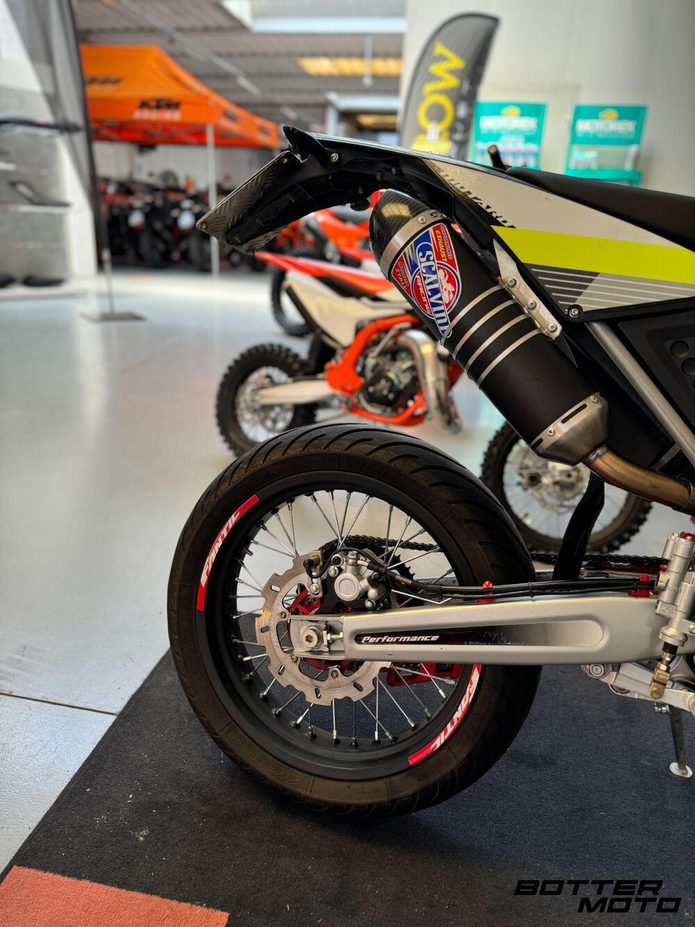 Fantic Motor Motard 125 Performance 4t (2020) (5)