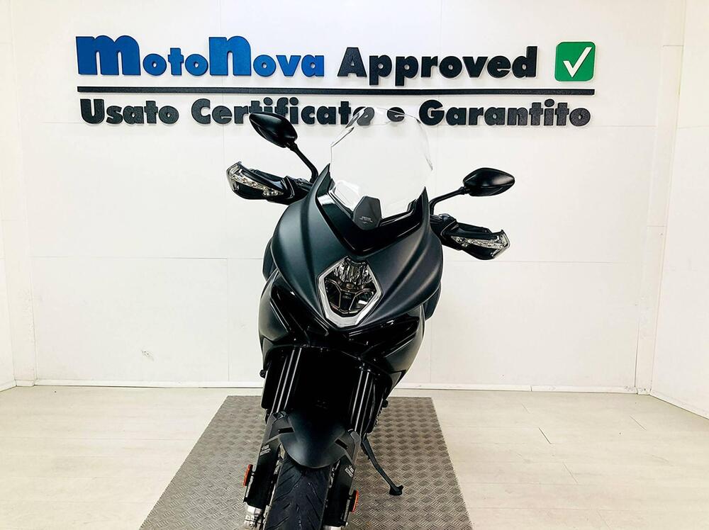 MV Agusta Turismo Veloce 800 Lusso SCS (2021 - 25) (2)