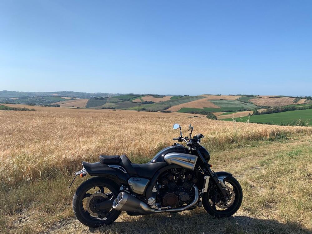 Yamaha VMAX (2008 - 17) (3)